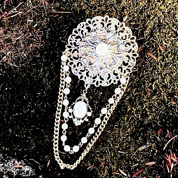 Vintage Victorian Style Collar Brooch! - Picture 3 of 11